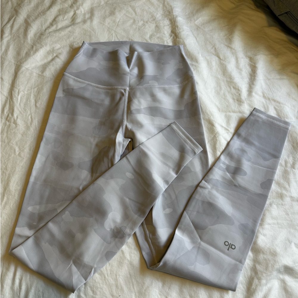 ALO Yoga Light Gray and White Camo Leggings